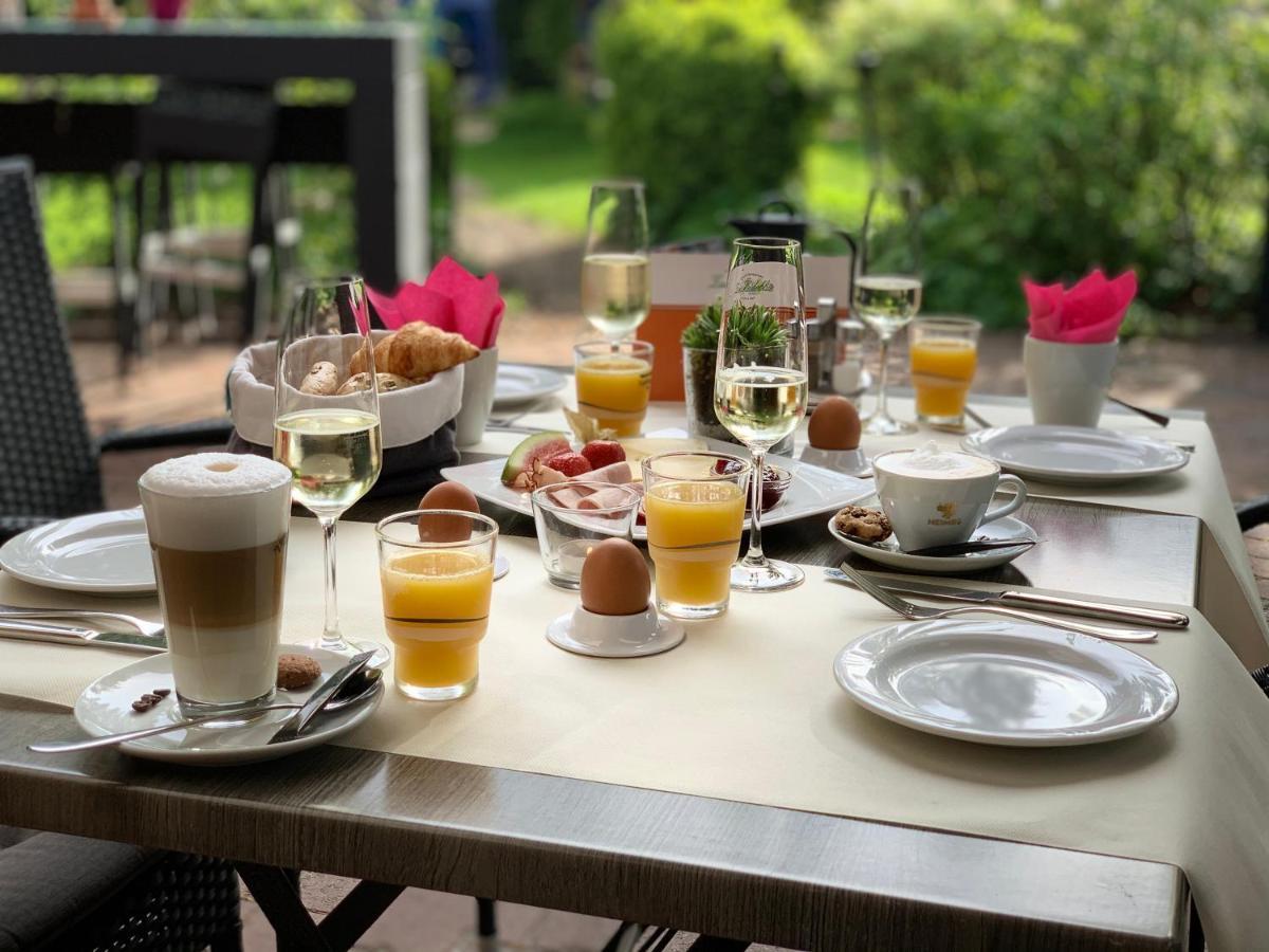 Hotel Zur Heidebluete Hambühren Esterno foto