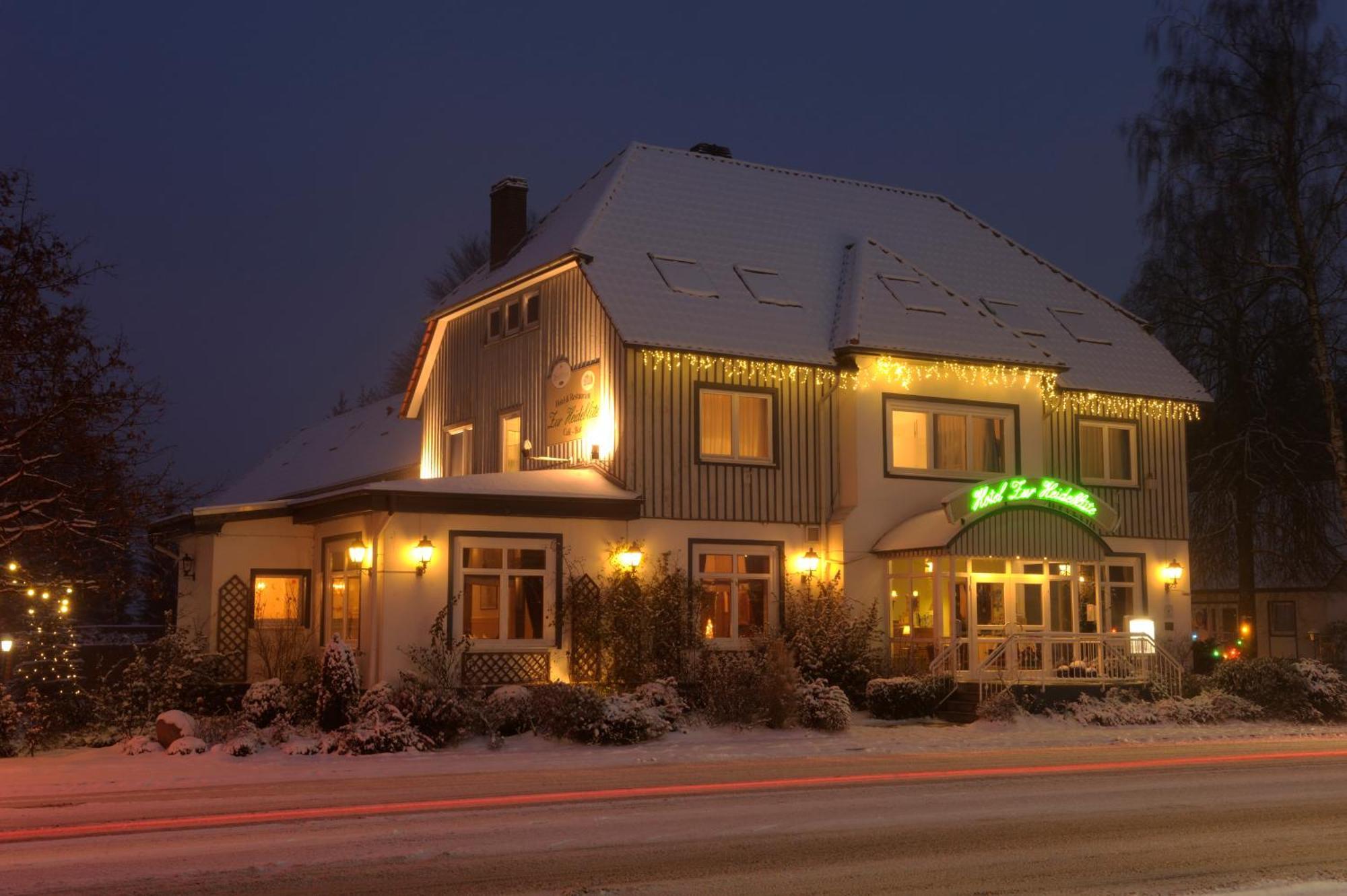 Hotel Zur Heidebluete Hambühren Esterno foto