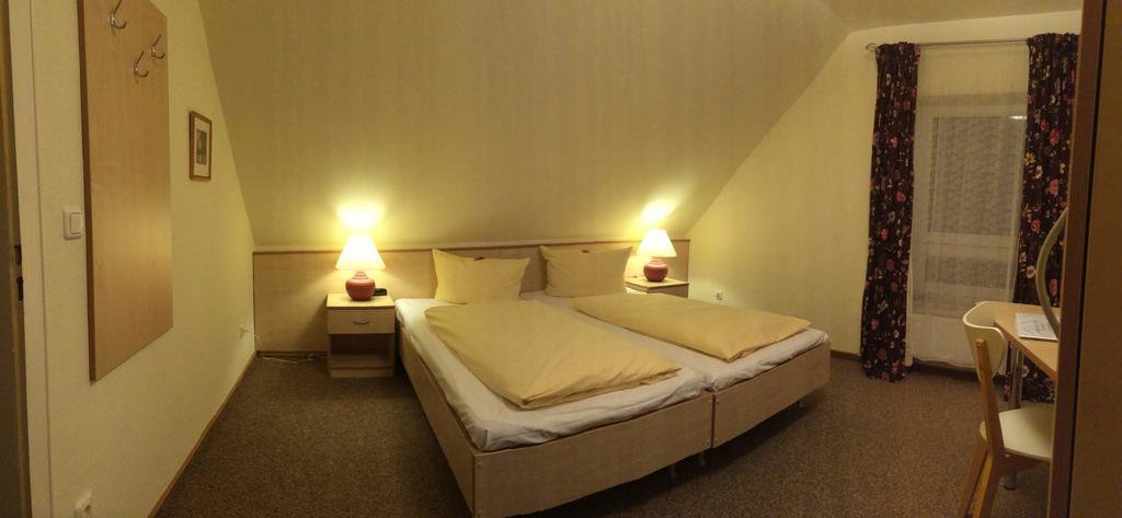 Hotel Zur Heidebluete Hambühren Esterno foto