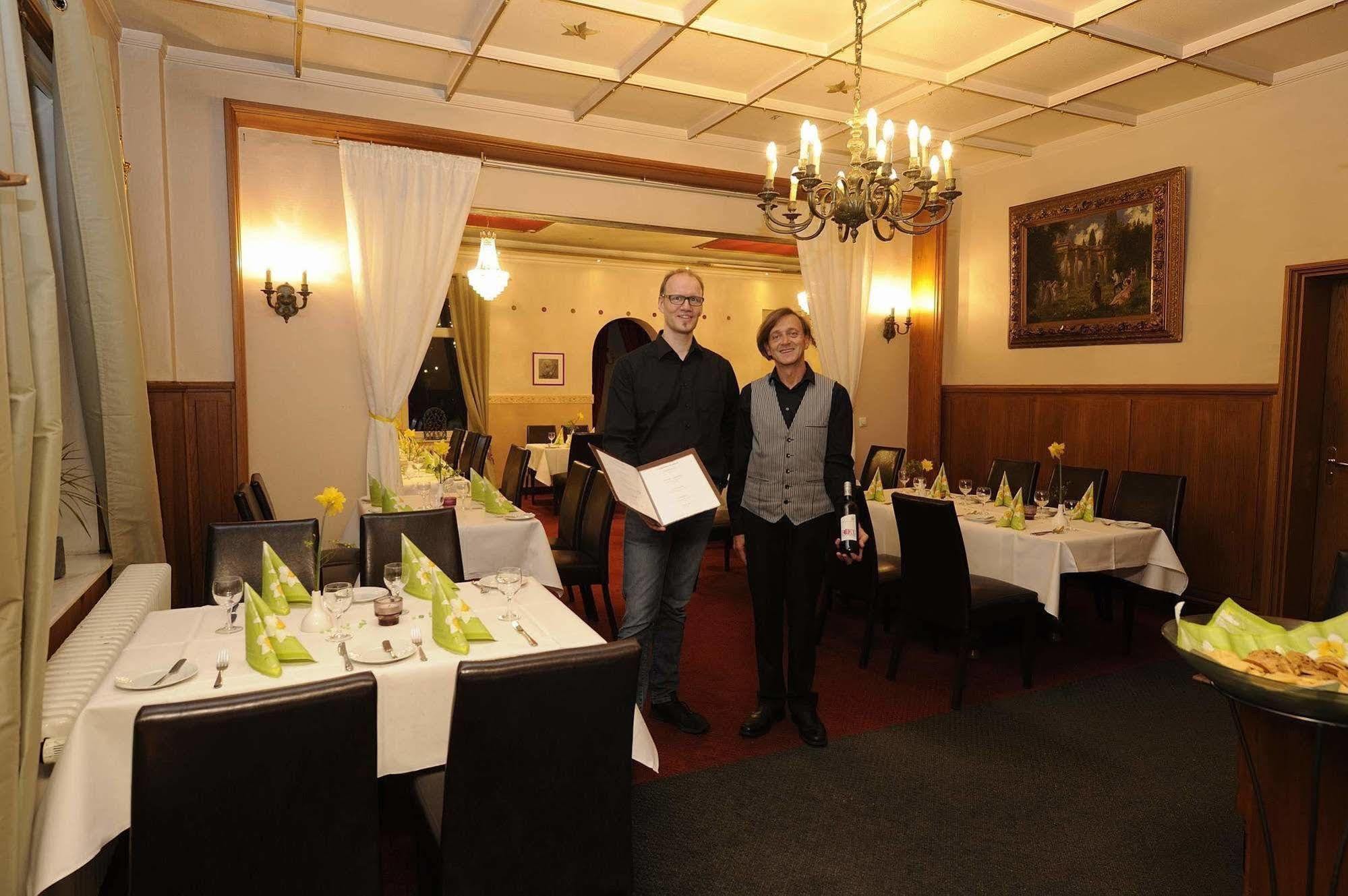 Hotel Zur Heidebluete Hambühren Esterno foto