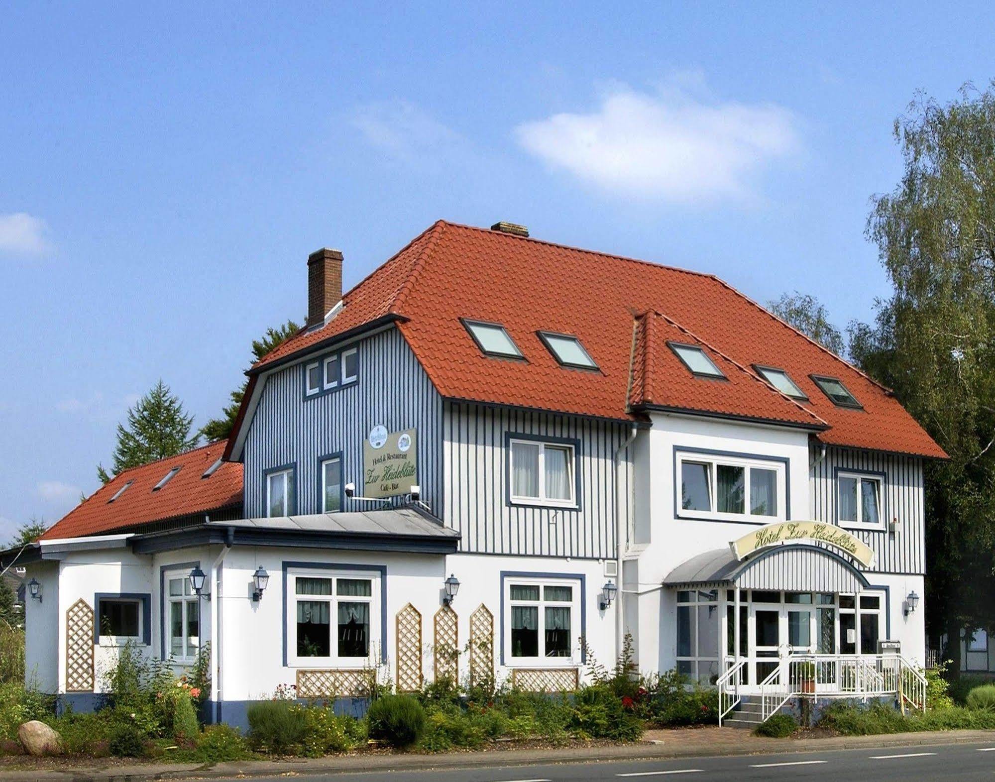 Hotel Zur Heidebluete Hambühren Esterno foto