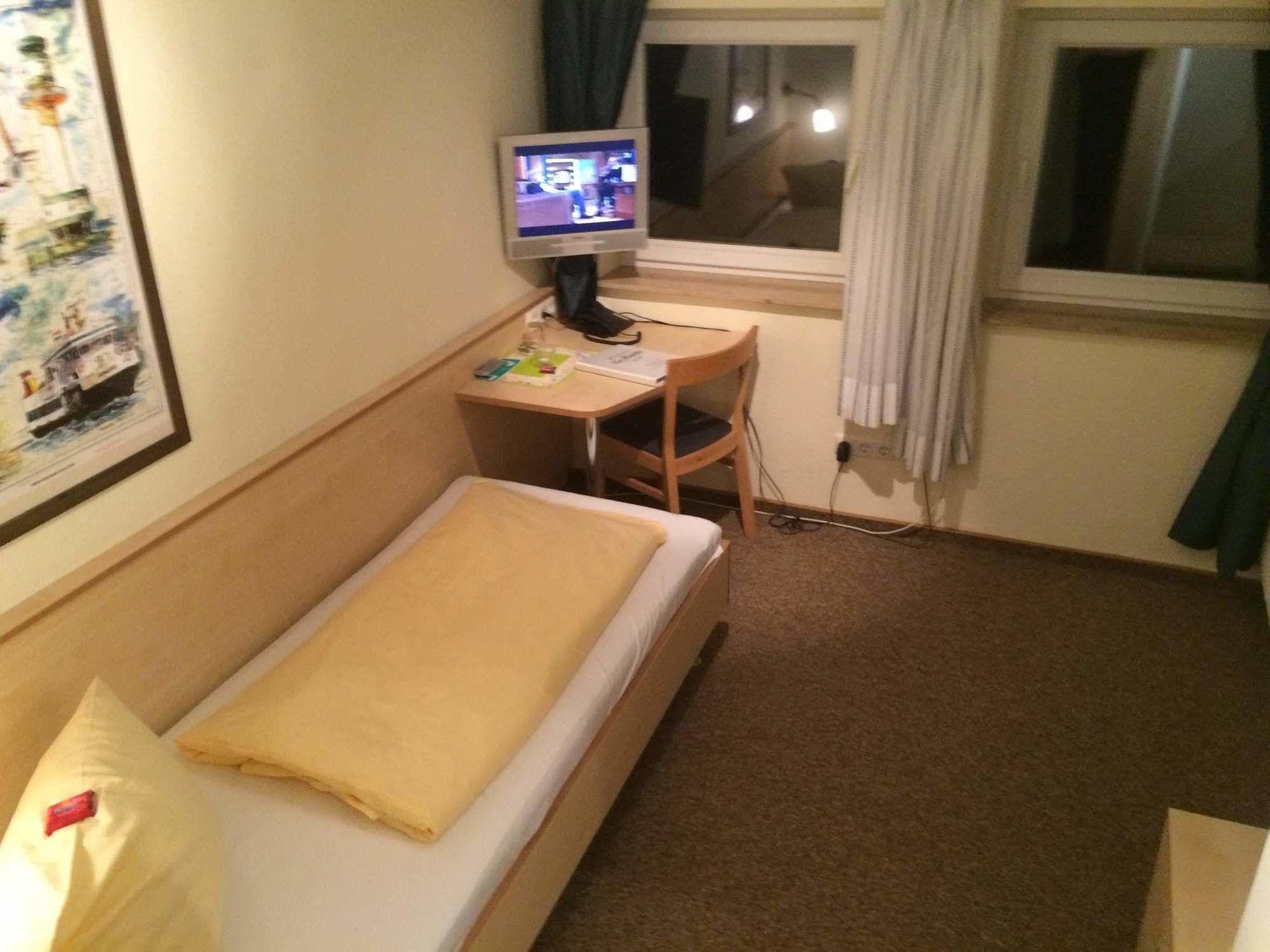 Hotel Zur Heidebluete Hambühren Esterno foto