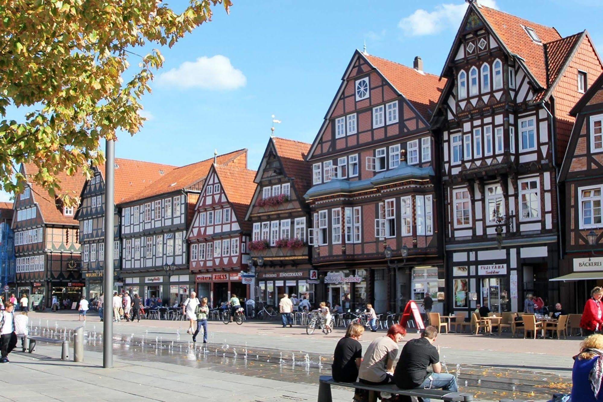 Hotel Zur Heidebluete Hambühren Esterno foto