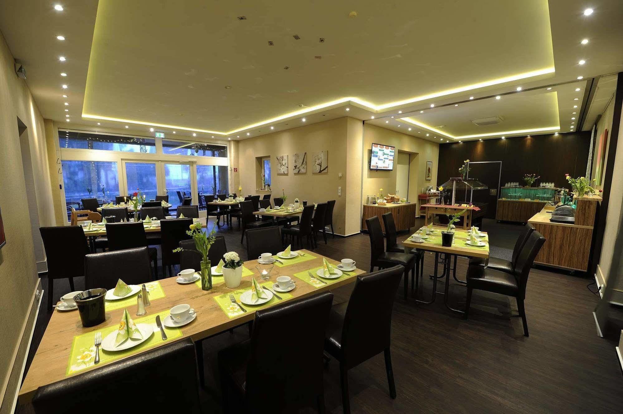 Hotel Zur Heidebluete Hambühren Esterno foto