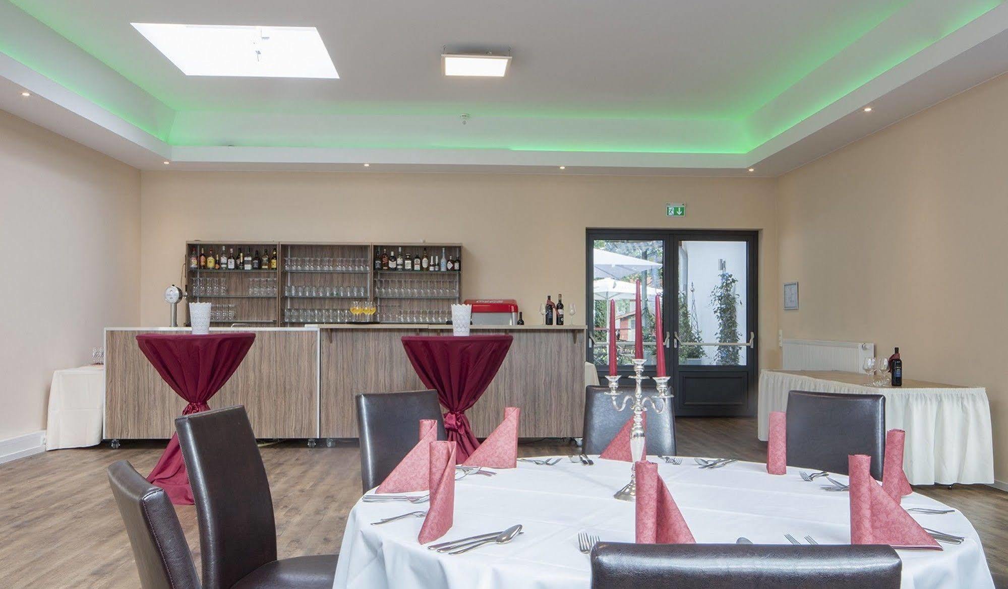 Hotel Zur Heidebluete Hambühren Esterno foto