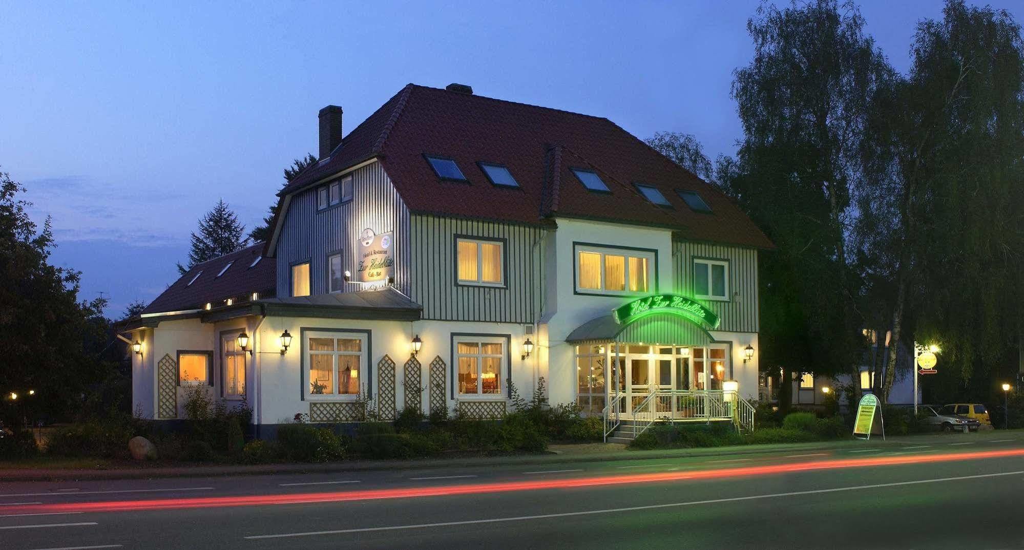 Hotel Zur Heidebluete Hambühren Esterno foto