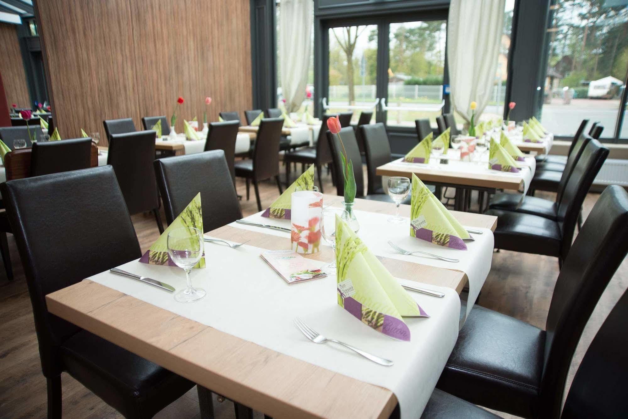 Hotel Zur Heidebluete Hambühren Esterno foto