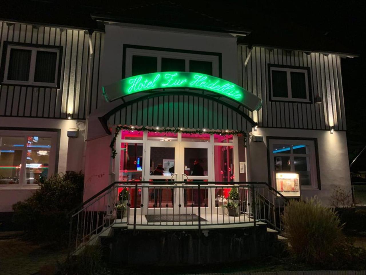Hotel Zur Heidebluete Hambühren Esterno foto